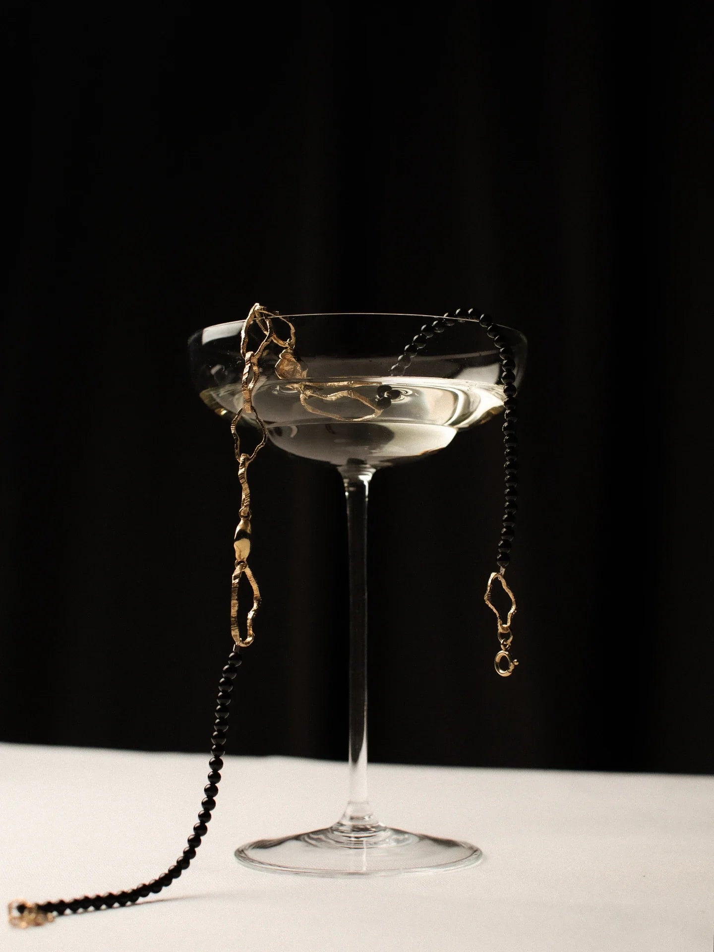 Náhrdelník s řetízkem a perlami