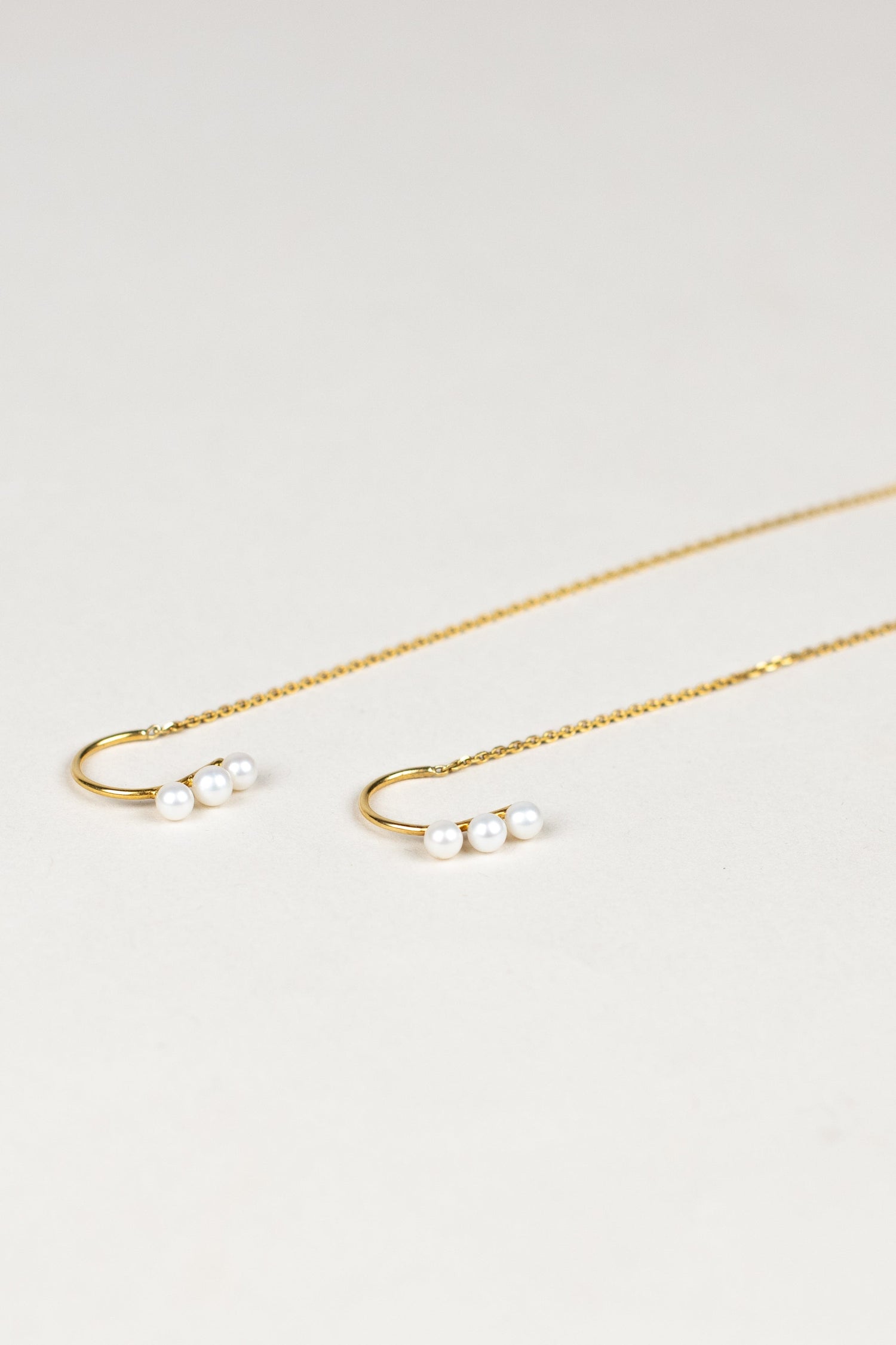 Chain pearl earrings