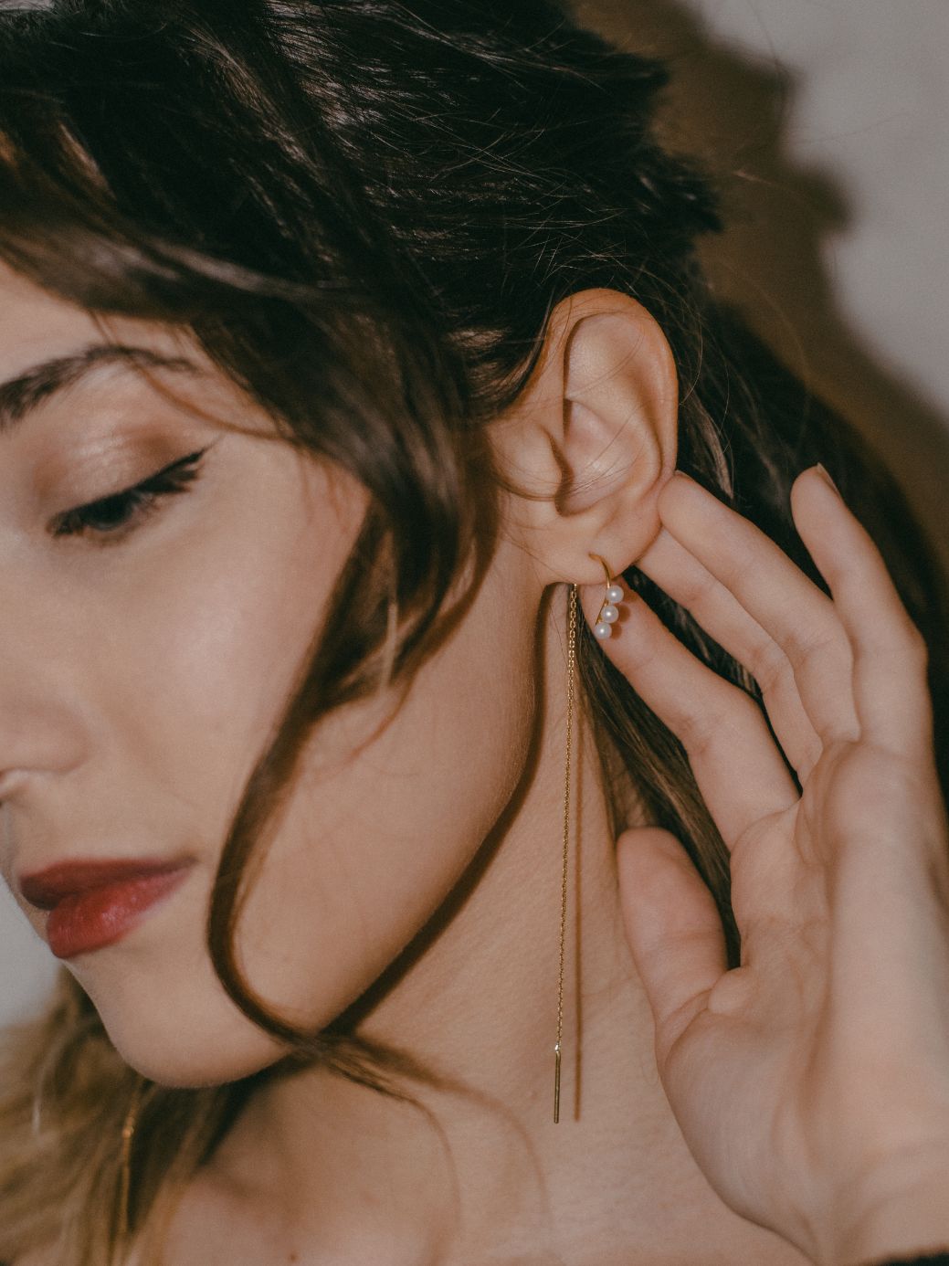 Chain pearl earrings