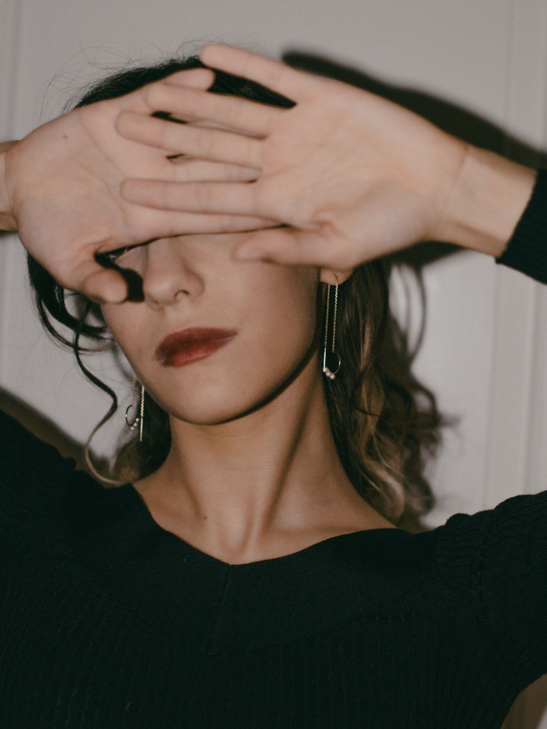 Chain pearl earrings