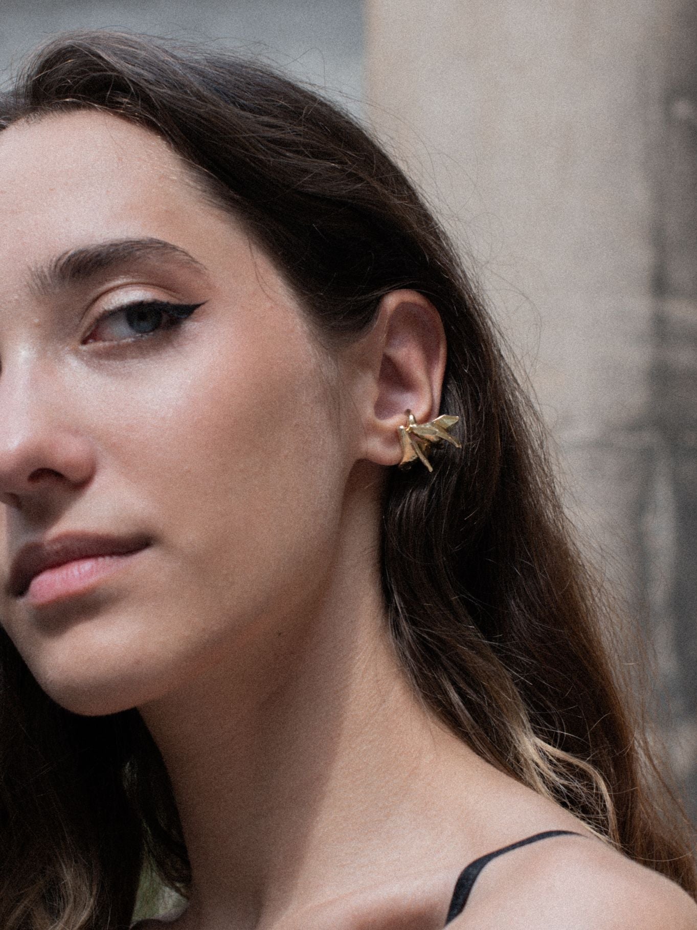 Květina ear cuff