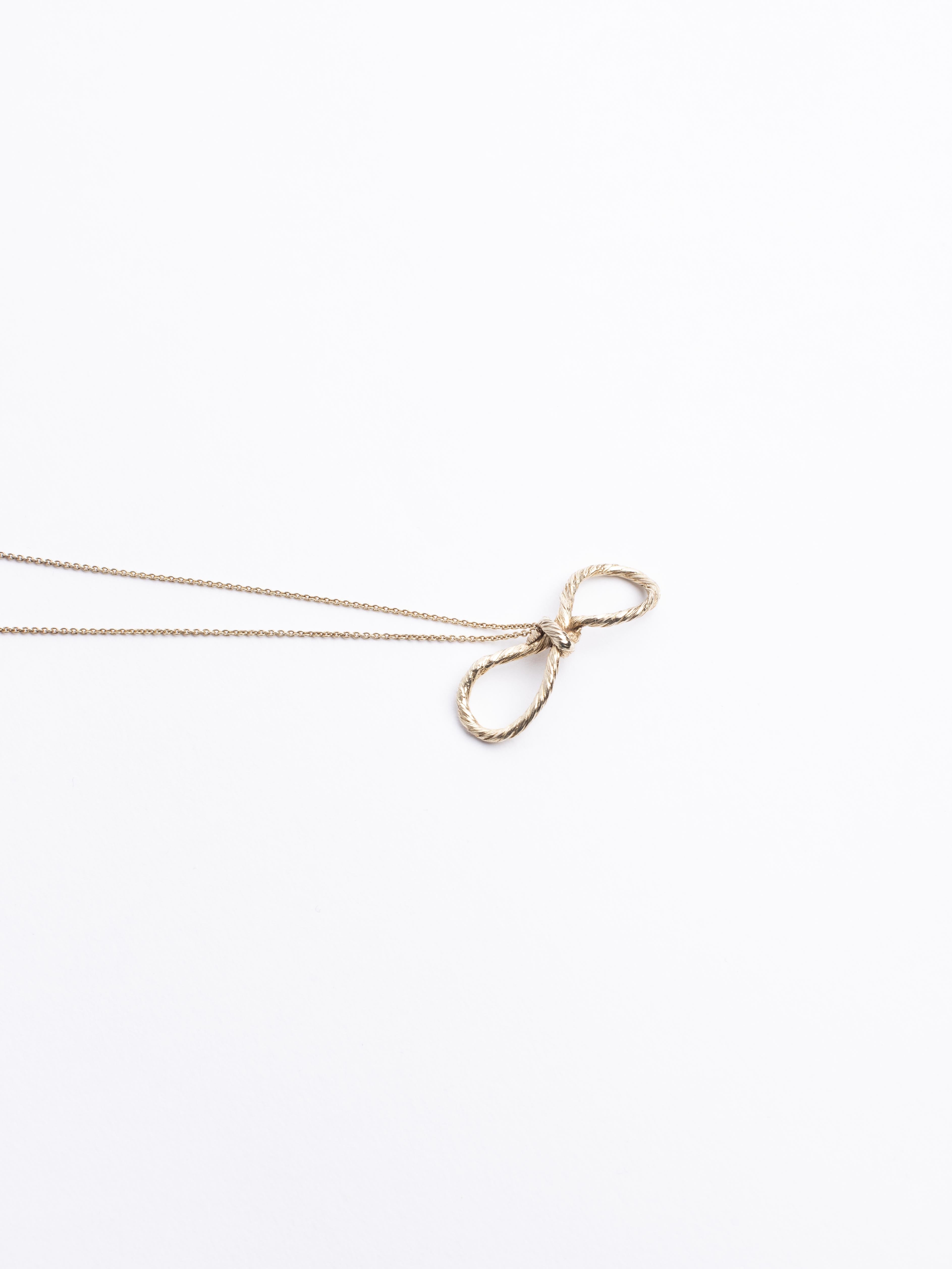 Bow necklace