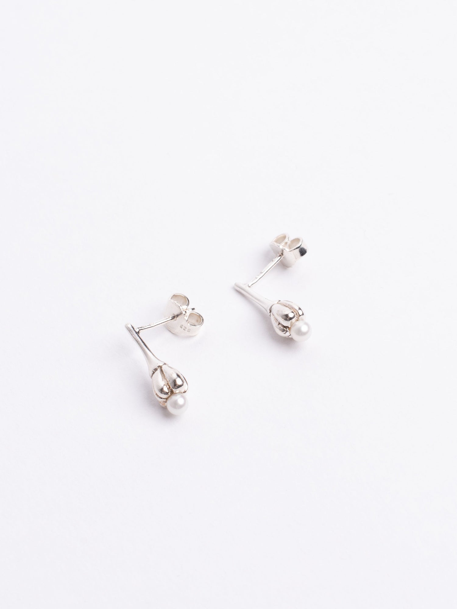 Small Flower earrings with pearl