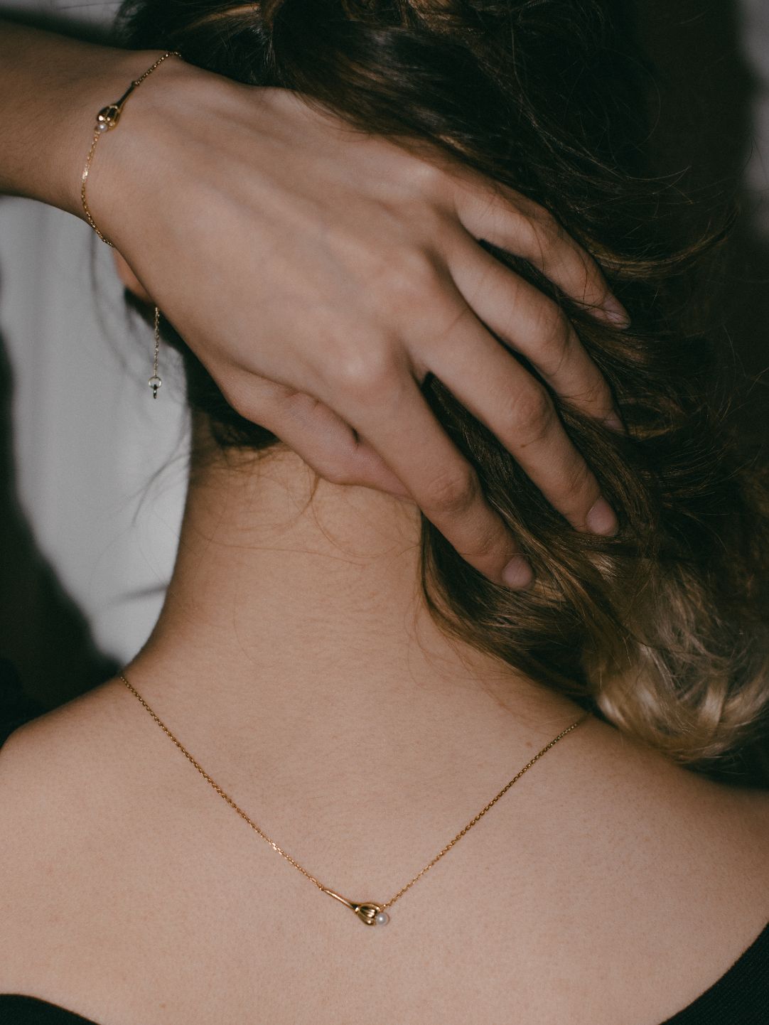 Tiny flower necklace with pearl