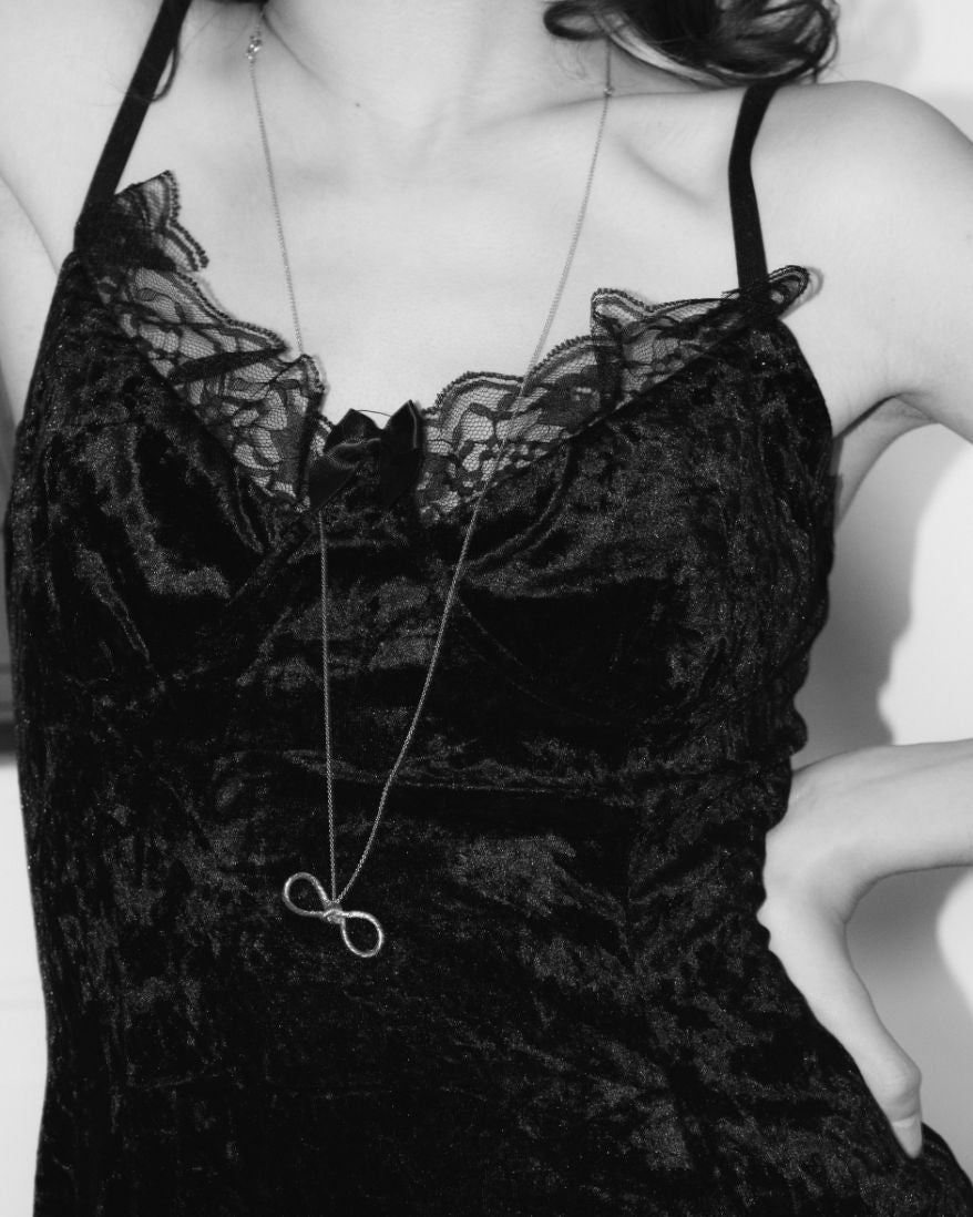 Bow necklace