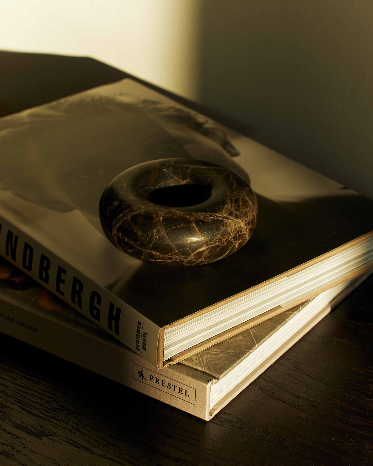 Mramorový stojan na vonné tyčinky - Emperador Dark