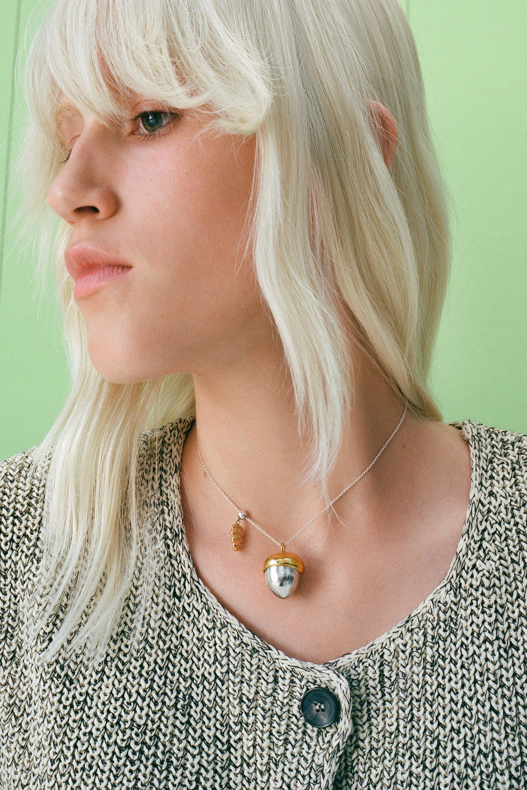 Přívěsek s žaludem a listem